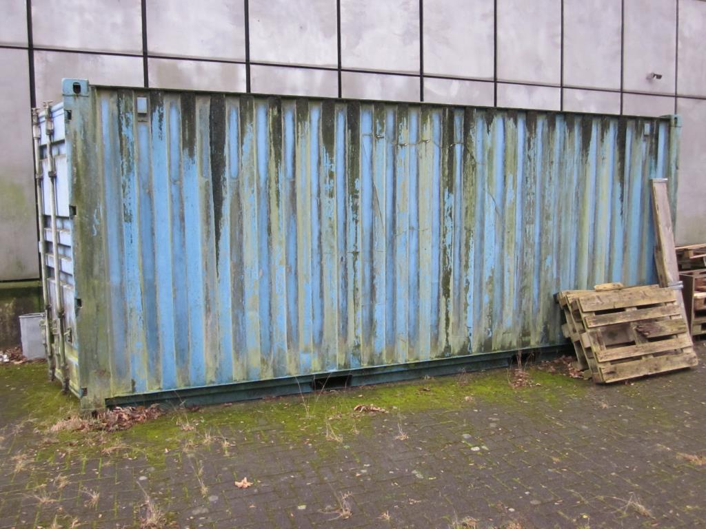 well-maintained workshop equipment-8